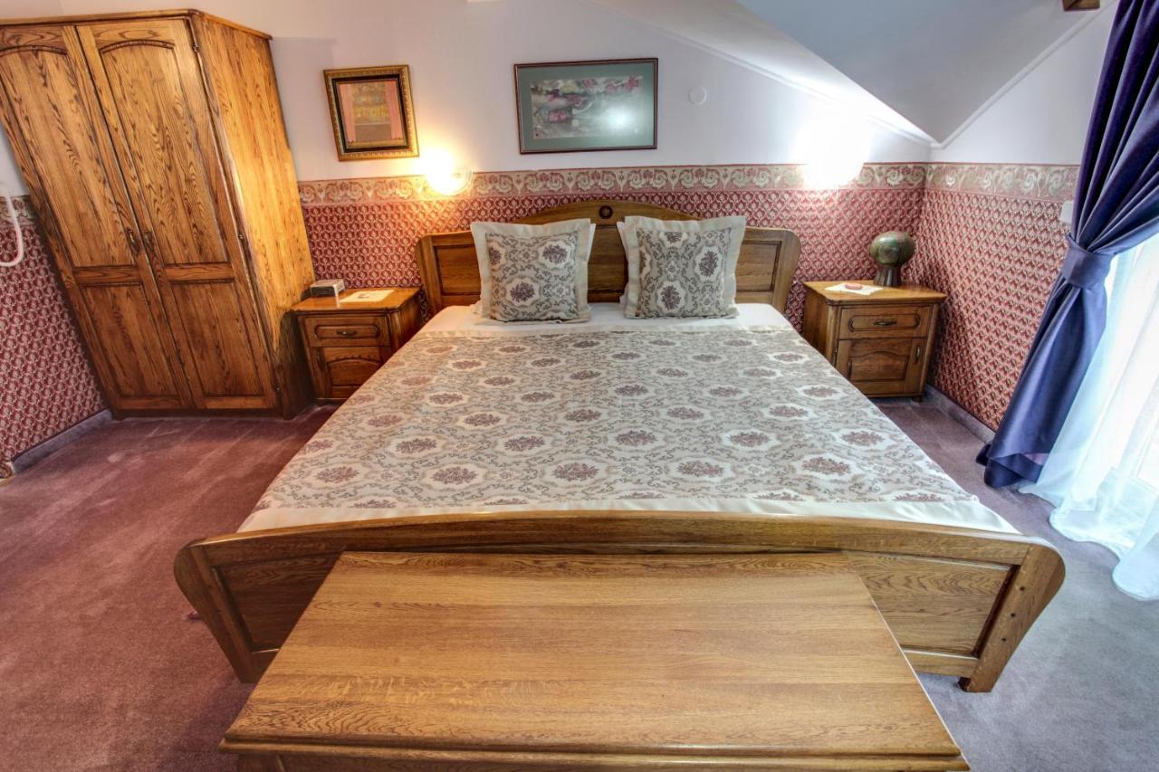 Odeon Hotel 3*